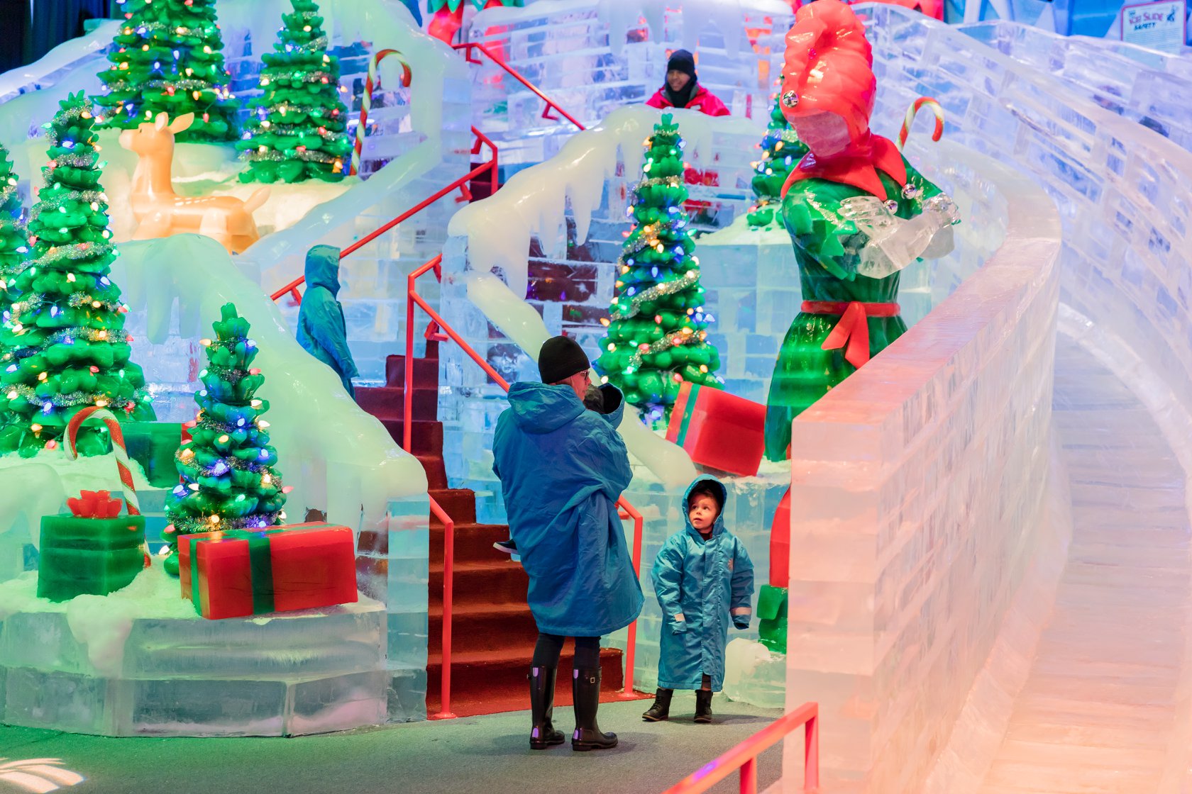 Gift Guide Tickets to Gaylor Palms ICE Everything you should know before going to ICE at Gaylord Palms!!! ICE! 2018 A Christmas Story Where to see Snow in Florida #gaylordpalmsice #icegaylord #gaylordpalms